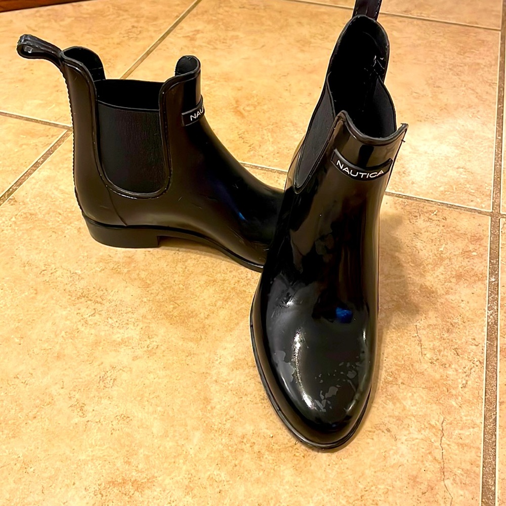 Black ankle nautica booties